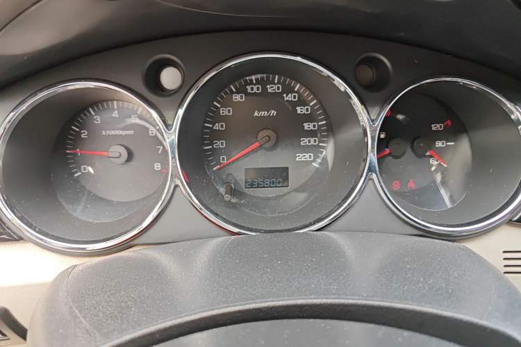 Used Dongfeng Aeolus S30 2013 1.5L Manual Zunya Model Odometer Close Up
