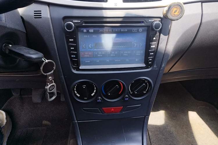 Used Dongfeng Aeolus S30 2013 1.6L Manual Entry-Level Model Audio And AC Panel