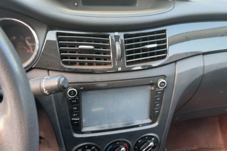 Used Dongfeng Aeolus S30 2013 1.6L Manual Dual-Fuel CNG Model Audio And AC Panel