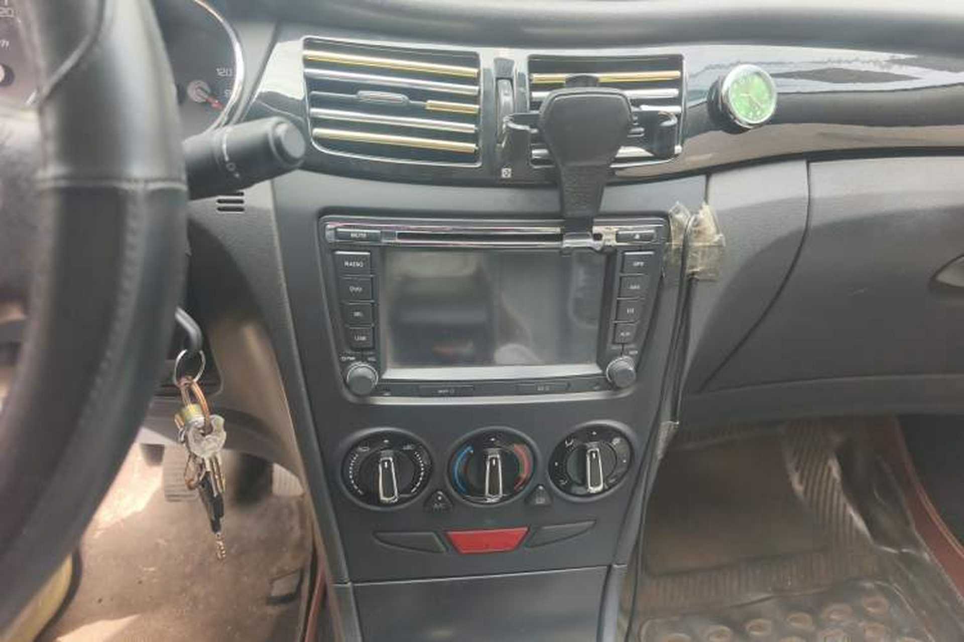 Used Dongfeng Aeolus S30 2013 1.6L Manual Dual-Fuel CNG Model Audio And AC Panel