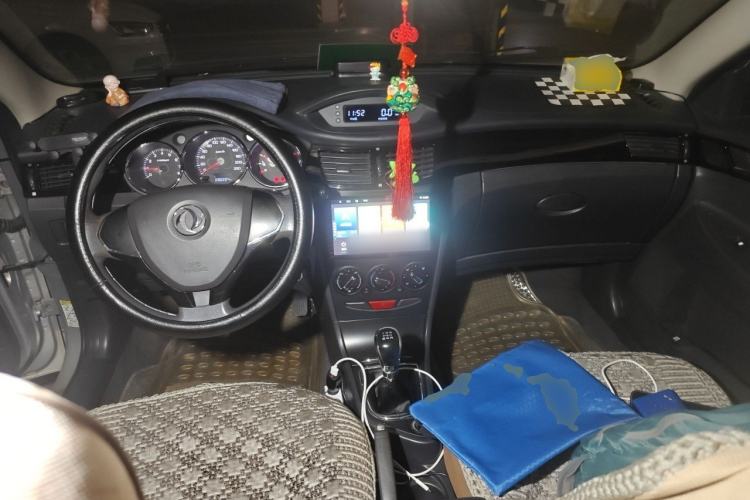 Used Dongfeng Aeolus S30 2013 1.6L Manual Dual-Fuel CNG Model Center Console
