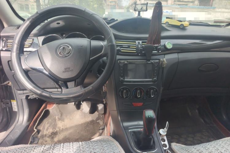 Used Dongfeng Aeolus S30 2013 1.6L Manual Dual-Fuel CNG Model Center Console