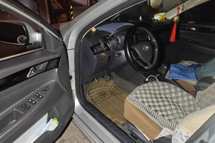 Used Dongfeng Aeolus S30 2013 1.6L Manual Dual-Fuel CNG Model Driver Seat