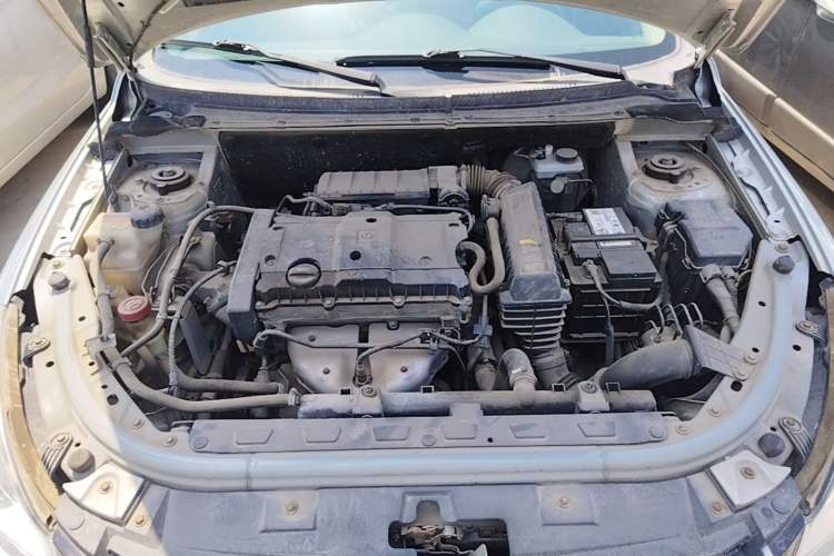 Used Dongfeng Aeolus S30 2013 1.6L Manual Entry-Level Model Engine Bay