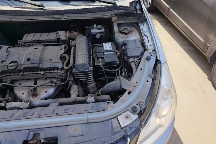 Used Dongfeng Aeolus S30 2013 1.6L Manual Entry-Level Model Engine Bay Left