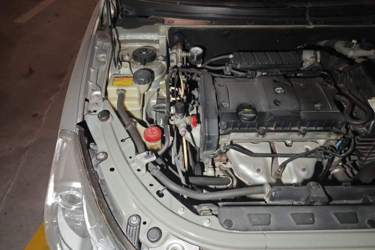 Used Dongfeng Aeolus S30 2013 1.6L Manual Dual-Fuel CNG Model Engine Bay Right