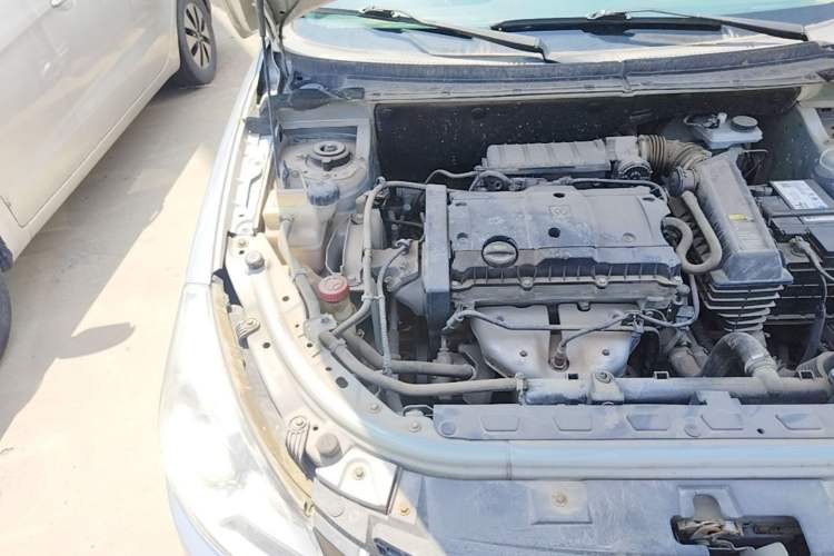 Used Dongfeng Aeolus S30 2013 1.6L Manual Entry-Level Model Engine Bay Right