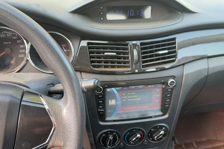 Used Dongfeng Aeolus S30 2013 1.6L Manual Dual-Fuel CNG Model Interior 3