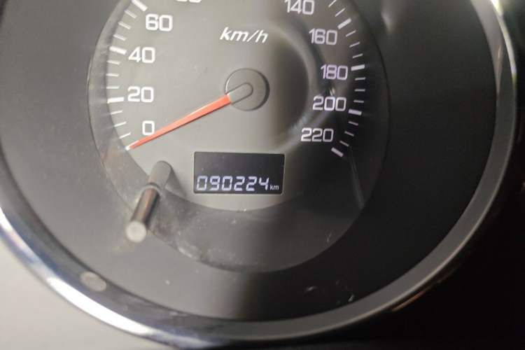 Used Dongfeng Aeolus S30 2013 1.6L Manual Dual-Fuel CNG Model Odometer Close Up