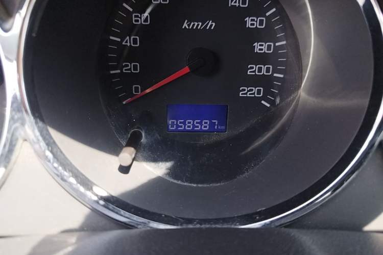 Used Dongfeng Aeolus S30 2013 1.6L Manual Entry-Level Model Odometer Close Up