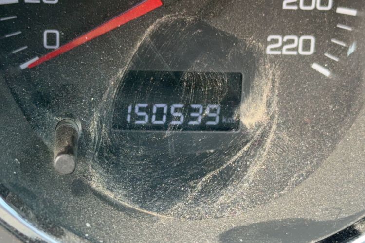 Used Dongfeng Aeolus S30 2013 1.6L Manual Dual-Fuel CNG Model Odometer Close Up