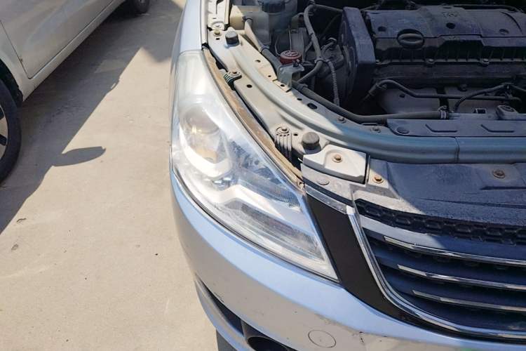 Used Dongfeng Aeolus S30 2013 1.6L Manual Entry-Level Model Right Front Headlight