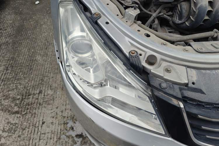 Used Dongfeng Aeolus S30 2013 1.5L Automatic Zunya Model Right Front Headlight