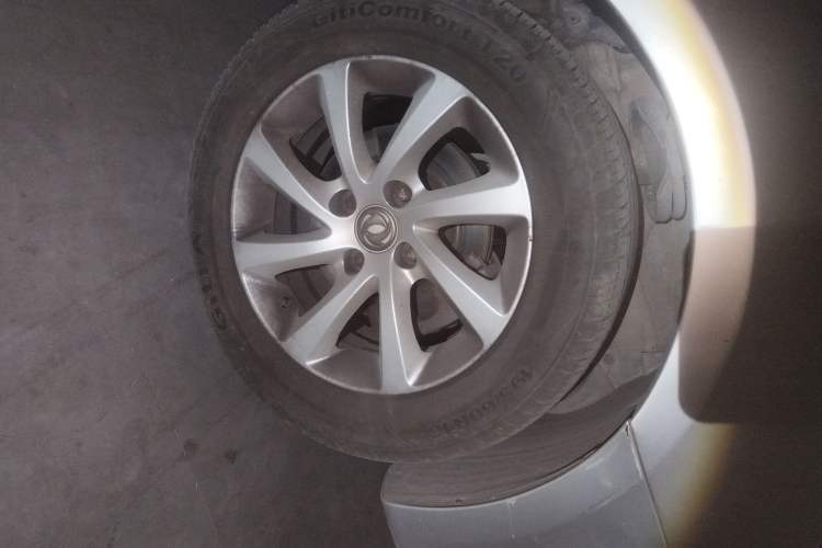 Used Dongfeng Aeolus S30 2013 1.6L Manual Zunya Model Right Front Wheel Hub