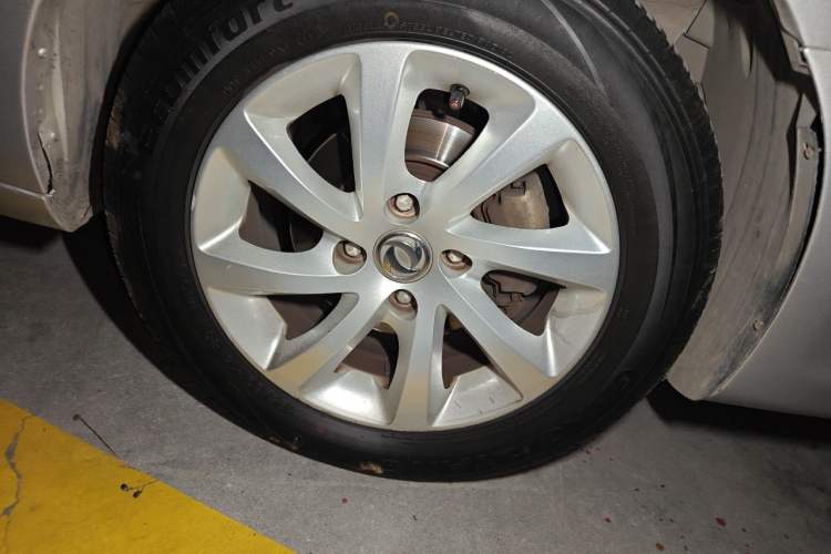 Used Dongfeng Aeolus S30 2013 1.6L Manual Dual-Fuel CNG Model Right Front Wheel Hub