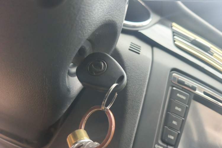 Used Dongfeng Aeolus S30 2013 1.6L Manual Dual-Fuel CNG Model Vehicle Key