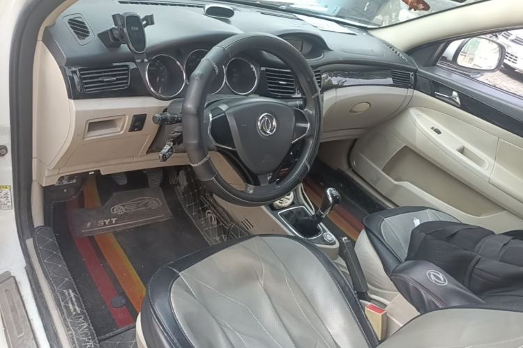 Used Dongfeng Aeolus S30 2013 1.6L Manual Zunya Model Center Console