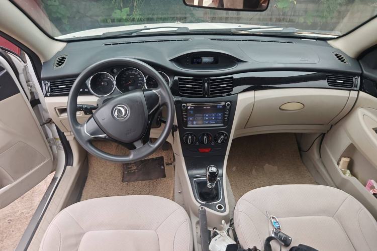 Used Dongfeng Aeolus S30 2013 1.6L Manual Zunya Model Center Console
