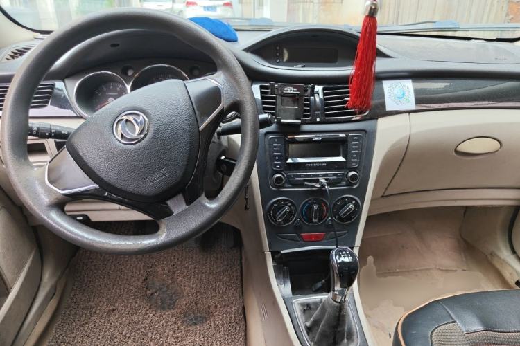 Used Dongfeng Aeolus S30 2013 1.5L Manual Entry-Level Model Center Console