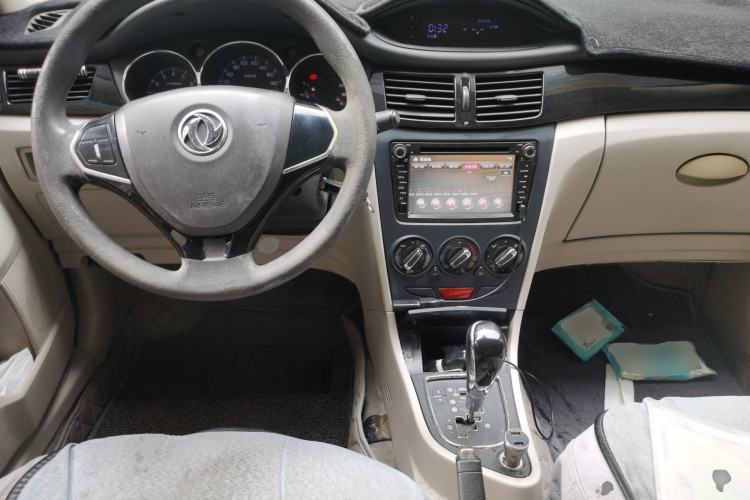 Used Dongfeng Aeolus S30 2013 1.5L Automatic Zunya Model Center Console