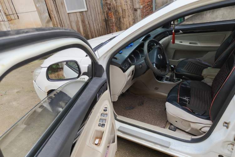 Used Dongfeng Aeolus S30 2013 1.5L Manual Entry-Level Model Driver Seat