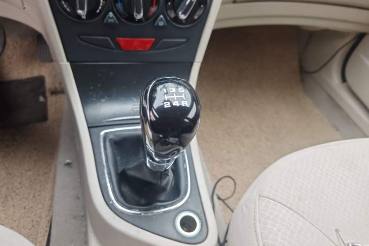 Used Dongfeng Aeolus S30 2013 1.6L Manual Zunya Model Gear Lever