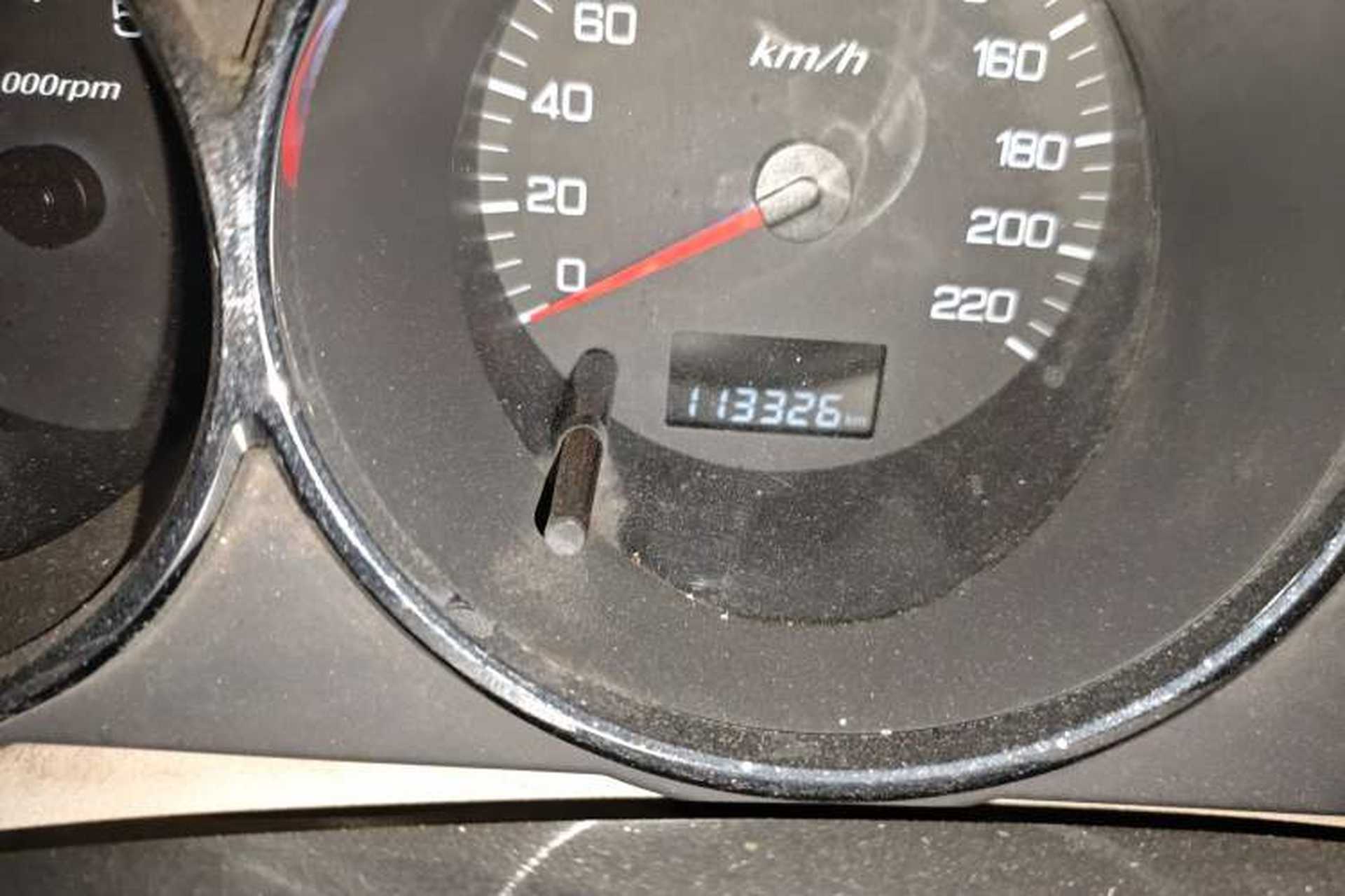 Used Dongfeng Aeolus S30 2013 1.6L Manual Zunya Model Odometer Close Up