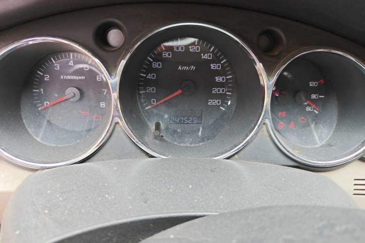 Used Dongfeng Aeolus S30 2013 1.5L Manual Entry-Level Model Odometer Close Up