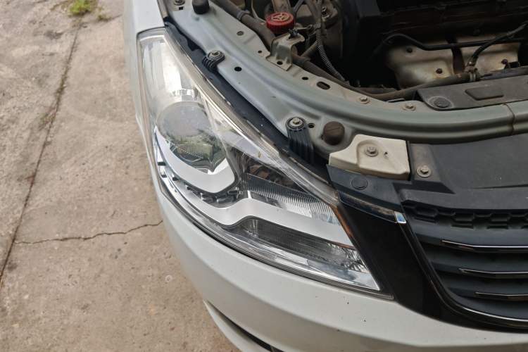Used Dongfeng Aeolus S30 2013 1.6L Manual Zunya Model Right Front Headlight