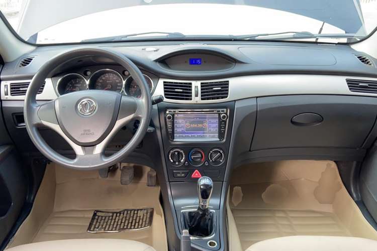 Used Dongfeng Aeolus S30 2014 1.5L Manual Gratitude Edition Center Console