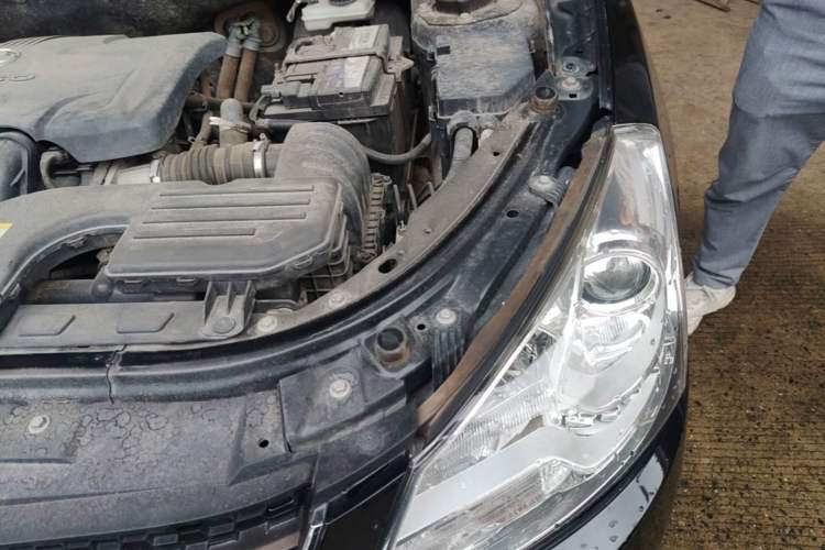 Used Dongfeng Aeolus S30 2014 1.5L Manual Gratitude Edition Engine Bay Left