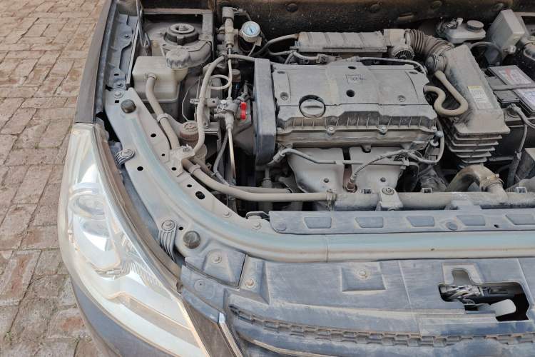 Used Dongfeng Aeolus S30 2014 1.6L Manual Gratitude Edition CNG Engine Bay Right