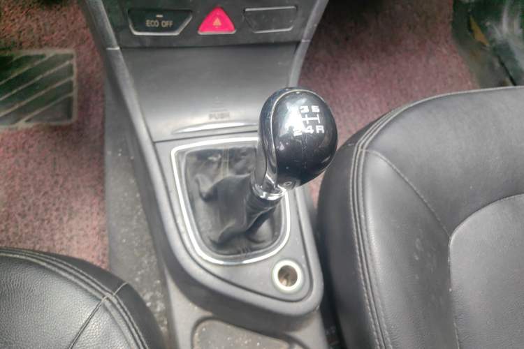 Used Dongfeng Aeolus S30 2014 1.5L Manual Gratitude Edition Gear Lever