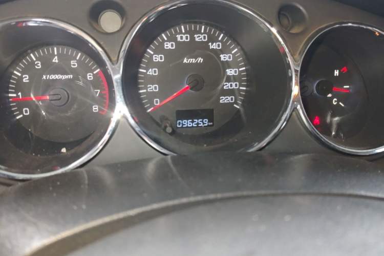 Used Dongfeng Aeolus S30 2014 1.5L Manual Gratitude Edition Odometer Close Up