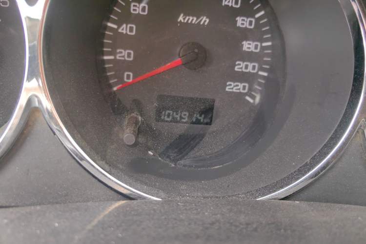 Used Dongfeng Aeolus S30 2014 1.5L Manual Gratitude Edition Odometer Close Up