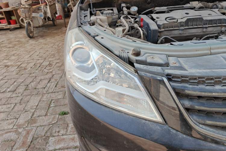 Used Dongfeng Aeolus S30 2014 1.6L Manual Gratitude Edition CNG Right Front Headlight
