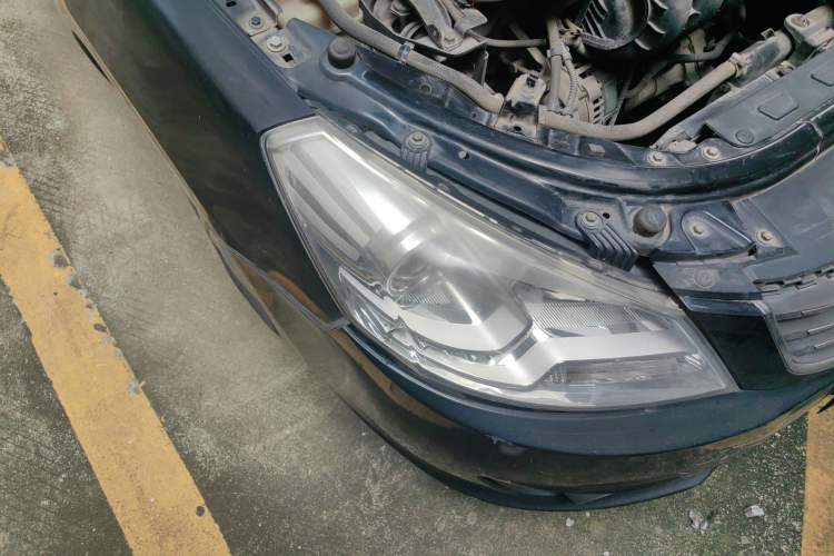 Used Dongfeng Aeolus S30 2014 1.5L Manual Gratitude Edition Right Front Headlight