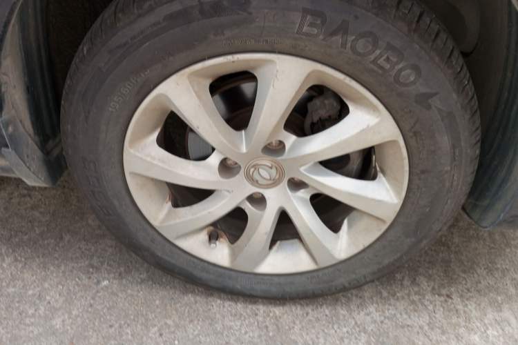 Used Dongfeng Aeolus S30 2014 1.5L Automatic Value Edition Right Front Wheel Hub