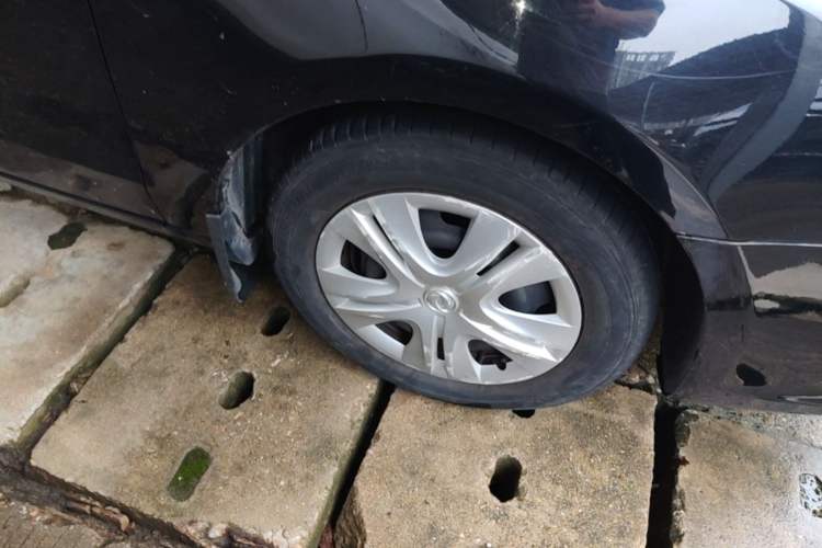 Used Dongfeng Aeolus S30 2014 1.5L Manual Gratitude Edition Right Front Wheel Hub
