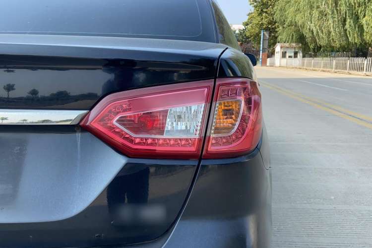 Used Dongfeng Aeolus S30 2014 1.5L Manual Gratitude Edition Right Rear Taillight