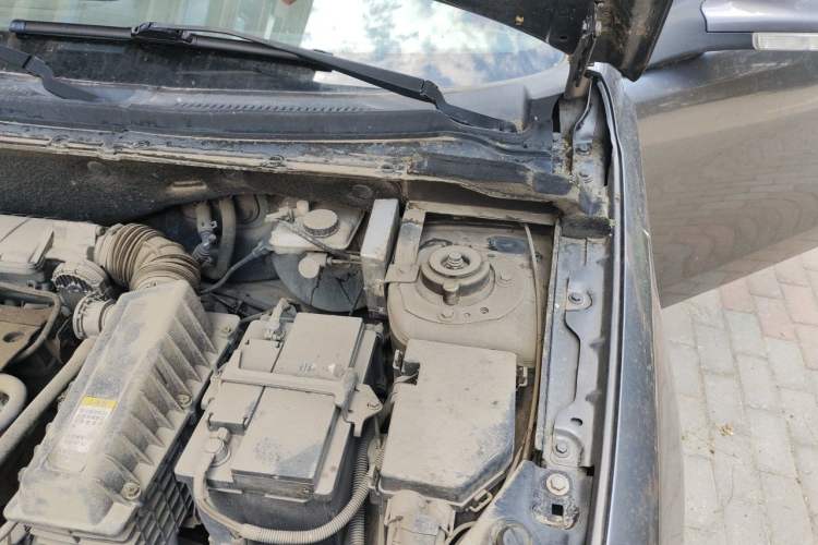 Used Dongfeng Aeolus S30 2014 1.6L Manual Zunya CNG Model Engine Bay Left