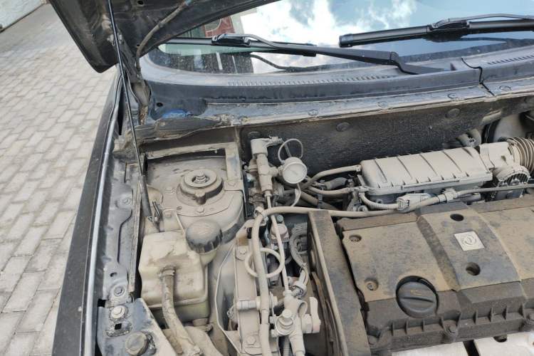 Used Dongfeng Aeolus S30 2014 1.6L Manual Zunya CNG Model Engine Bay Right