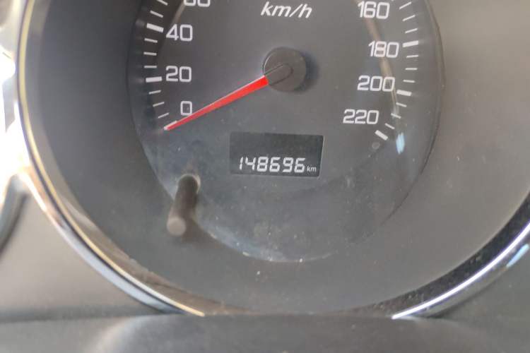 Used Dongfeng Aeolus S30 2014 1.6L Manual Zunya CNG Model Odometer Close Up