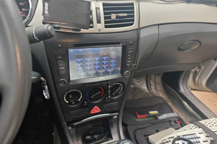 Used Dongfeng Aeolus S30 2014 1.5L Manual Gratitude Edition Audio And AC Panel