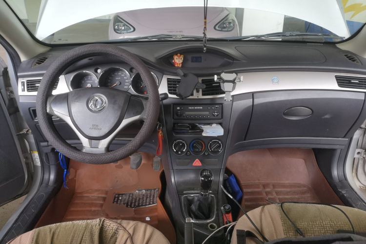 Used Dongfeng Aeolus S30 2014 1.5L Manual Gratitude Edition Center Console