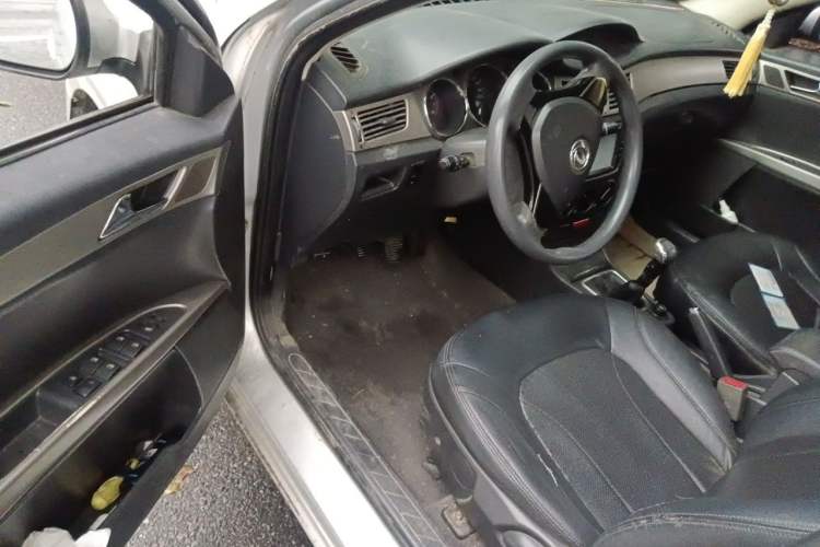 Used Dongfeng Aeolus S30 2014 1.6L Manual Gratitude Edition Driver Seat