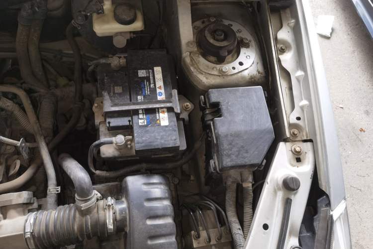 Used Dongfeng Aeolus S30 2014 1.5L Manual Gratitude Edition Engine Bay Left