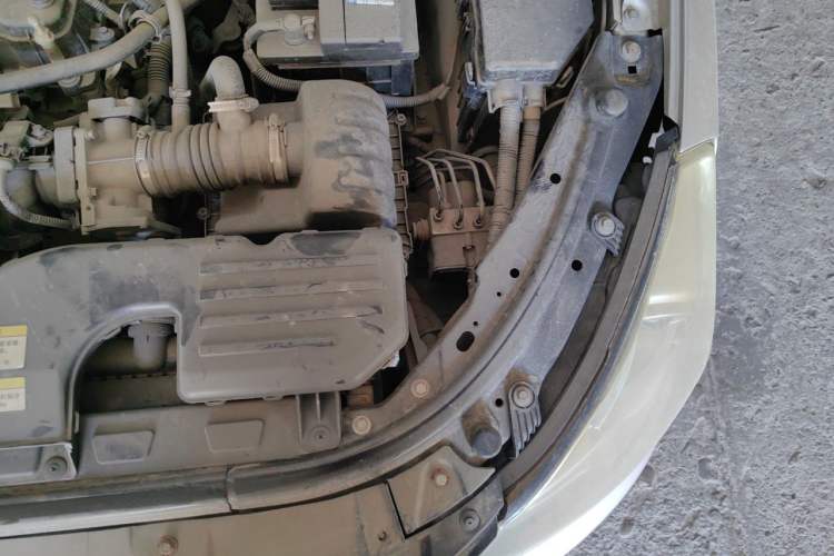Used Dongfeng Aeolus S30 2014 1.5L Manual Gratitude Edition Engine Bay Left