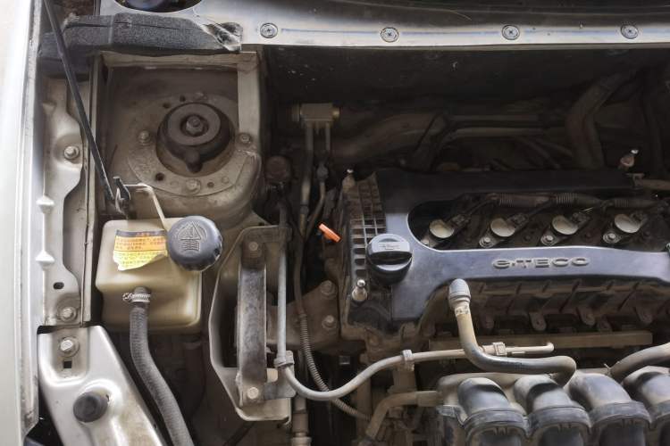 Used Dongfeng Aeolus S30 2014 1.5L Manual Gratitude Edition Engine Bay Right