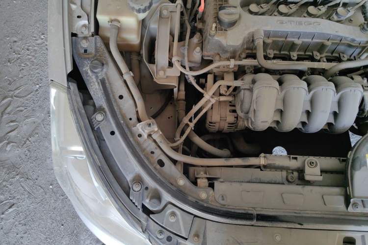 Used Dongfeng Aeolus S30 2014 1.5L Manual Gratitude Edition Engine Bay Right